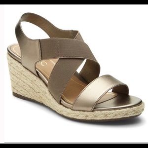 Vionic gold wedges